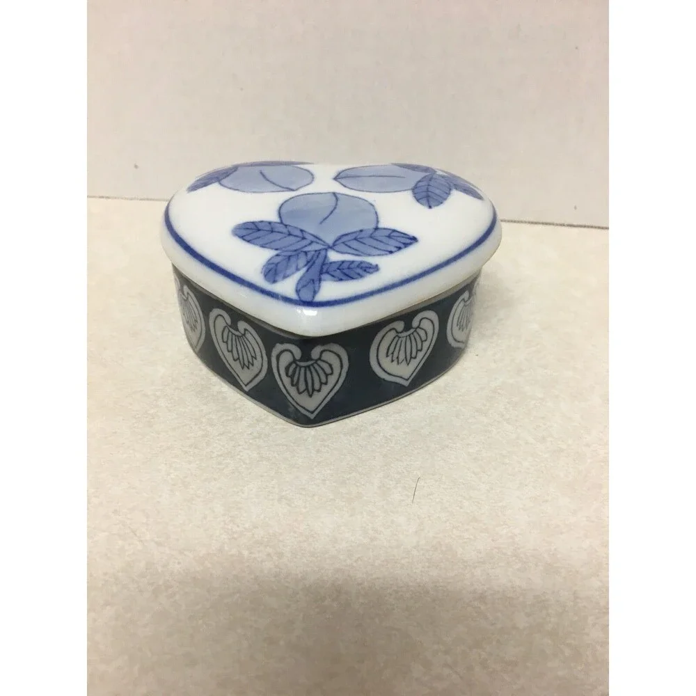 Chinese Porcelain Blue & White Heart Shape  Trinket Box